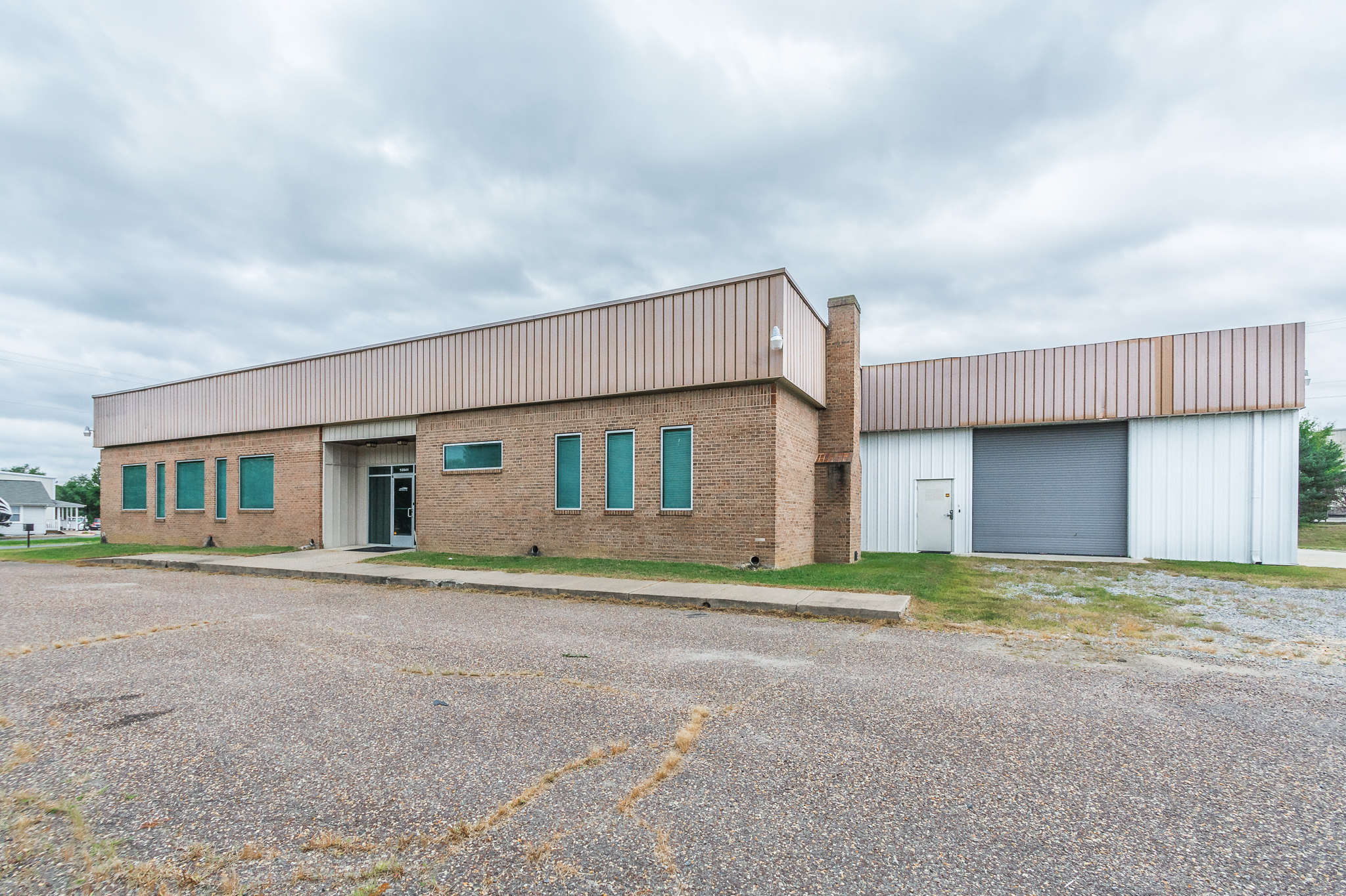 Coldwell Banker Commercial Elite Brokers Sale of 9,900 SF Flex Building for $850,000